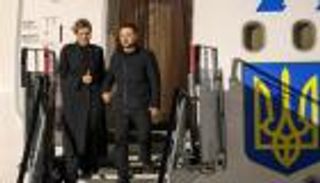 زيلينسكي ينجو بالصدفة من «فخ المسيرات».. لحظات «حرجة» فوق دبلن