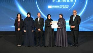 عائشة الشحي تفوز بجائزة عالمية للعلوم