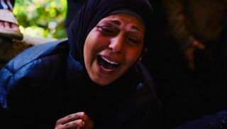 امرأة فلسطينية تبكي خلال جنازة في غزة