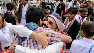 جانب من عملية سابقة لتبادل أسرى في اليمن - أرشيفية