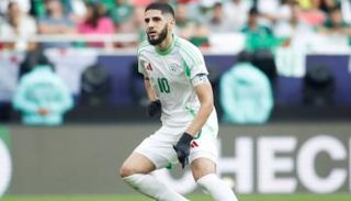 بنزية لاعب منتخب الجزائر