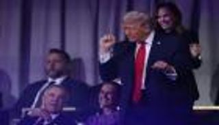 بالرقصة المعتادة.. ترامب يختتم قرعة كأس العالم 2026 (فيديو)