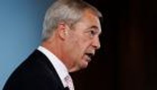 تأجيل البلديات في بريطانيا.. معركة نفوذ بين حزب العمال وصعود فاراج