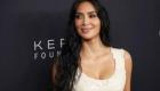 كيم كارداشيان تشرح أسباب إعلانها رسوبها في اختبار المحاماة