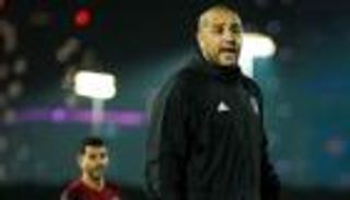 «الرحيل سريعاً».. بوقرة يبعث رسائل لعبادة وبركان وسليماني