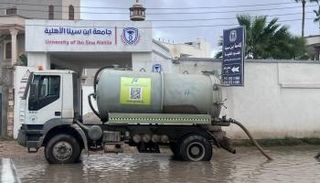 الأمطار تغرق الشوارع في ليبيا