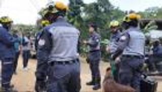 فريق الإنقاذ الإماراتي يواصل جهود إغاثة متضرري فيضانات سريلانكا