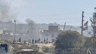 تصاعد الأدخنة جراء الانفجار