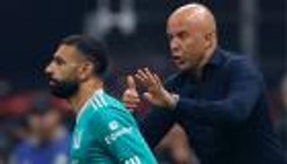 حافلة محمد صلاح تهدد ليفربول ومدربه بالدهس