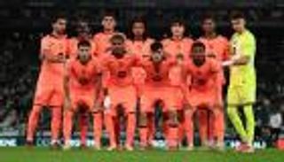 تشكيلة تاريخية لبرشلونة.. فليك يكرر رقما قياسيا بعد 95 عاما