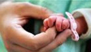 النداء الأحمر الديمغرافي.. فرنسا على شفا أزمة سكانية كارثية