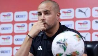 بوقرة مدرب منتخب الجزائر الرديف