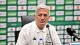 زروقي ولكحل وكأس أمم أفريقيا.. مدرب الجزائر يخرج عن صمته