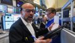 وول ستريت تترقب قرار الفيدرالي وأسهم كبرى تقود المشهد