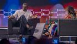 النجم العالمي إدريس إلبا: سعيد بوجودي في قمة «بريدج» 2025