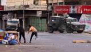 رشقا حجارة في طريقه.. الجيش الإسرائيلي يقتل فلسطينيين بالضفة