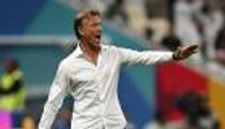 انفعل على لاعبيه.. رينارد &laquo;الغاضب&raquo; يثير الجدل على الهواء (فيديو)