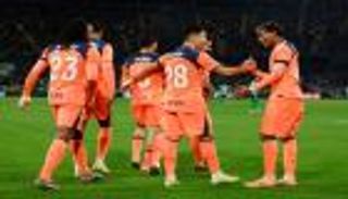 بينهم لامين يامال.. الخطر يحاصر 4 لاعبين في برشلونة بدوري الأبطال