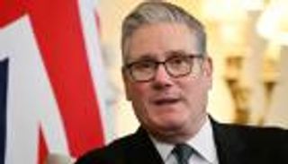 ستارمر يقتحم «تيك توك» رغم الحظر.. محاولة لاختراق جدار الناخبين الشباب