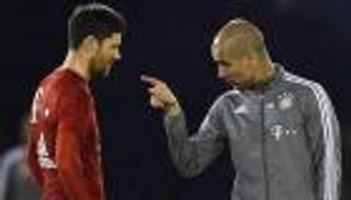 غوارديولا وألونسو.. هل يتسبب الأستاذ في إقالة تلميذه؟