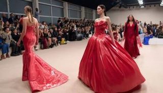 فساتين حمراء