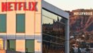 هوليوود تخشى تسريحات واسعة مع تزايد معارضة صفقة نتفليكس ووارنر