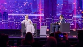 عمر سلطان العلماء في قمة بريدج 2025