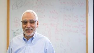 البروفيسور عباس الجمل الفائز بجائزة نوابغ العرب 2025