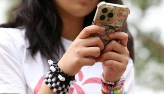 استخدام المراهقين لوسائل التواصل