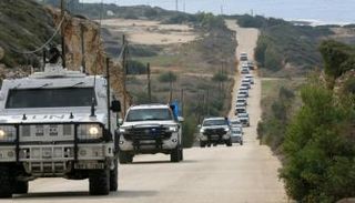 موكب يحمل وفدا من مجلس الأمن الدولي يجوب الحدود الإسرائيلية اللبنانية