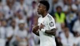 مفاجأة غير متوقعة.. وكيل أعمال فينيسيوس جونيور يظهر في ملعب ريال مدريد