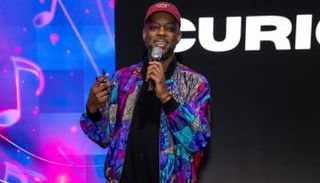 منتج الأغاني العالمي جوليان بونيتا في قمة بريدج