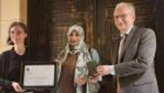 تكريم يمني دولي: فتحية المعمري تنال الجائزة الفرنسية-الألمانية