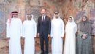 وفد أمريكي يطلع على الأعمال الفنية المصاحبة لمهرجان الفنون الإسلامية