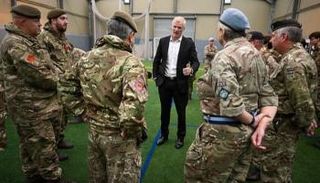 وزير القوات المسلحة البريطاني