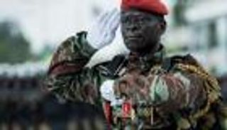 تفاصيل هروب الضابط المتهم بمحاولة الانقلاب في بنين 