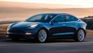 تسلا تفاجئ السوق.. موديل &laquo;3 ستاندر&raquo; بأقل من 37 ألف يورو