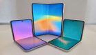 موتورولا تتحدى العمالقة.. هاتف قابل للطي يقترب من مواجهة سامسونغ وغوغل