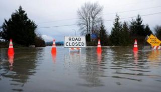 فيضانات تجبر آلافا على الإجلاء في أمريكا وكندا