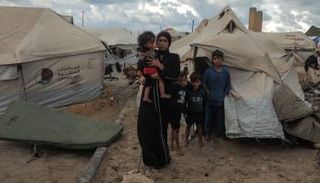 الأمطار تعرض النازحين في غزة للخطر 