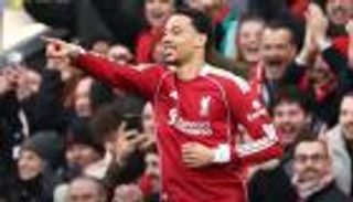 تحت أنظار محمد صلاح.. أسرع هدف بالدوري الإنجليزي (فيديو)