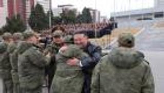 عائدون من روسيا.. كيم يستقبل جنوده ويشيد &laquo;بولائهم&raquo;