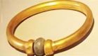 تأجيل محاكمة المتهمين بسرقة الأسورة الأثرية من المتحف المصري