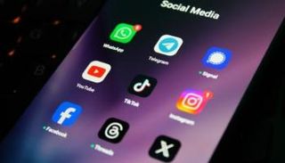 تأييد ألماني لحظر التواصل دون 16 عامًا