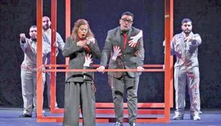 لقطة من عرض "ما ليس لي" 