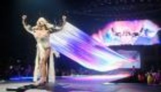 بعد سقوط على المسرح.. ليدي غاغا توقف حفلها في سيدني 