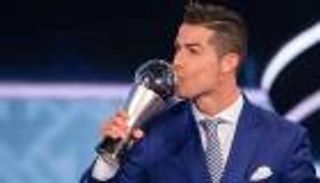 قائد مع إيقاف التنفيذ.. لماذا لا يدلي رونالدو بصوته في جوائز الفيفا؟