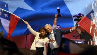 كاست وزوجته