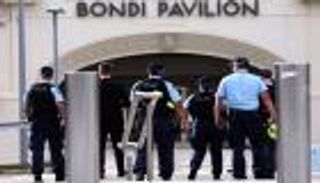 &laquo;أب وابنه&raquo;.. ماذا وجدت الشرطة في منزل &laquo;آل أكرم&raquo; منفذي هجوم سيدني؟