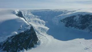 الجبال الجليدية بالقرب القارة القطبية الجنوبية